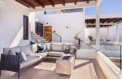 Cerritos Apartment | Oceanfront 2BR Steps to Infinity Pool & Beach