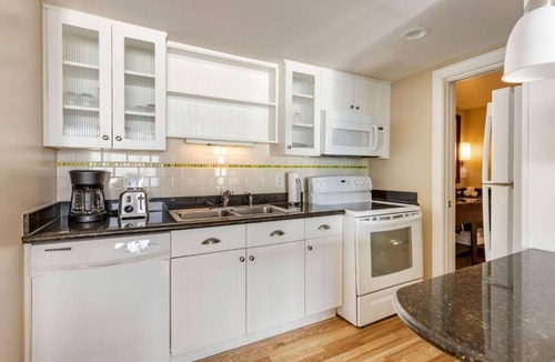 Northeast Virginia Beach Hotel | Oceanfront Comfort | Three 1-BR Suite w/Kitchen, Pool Access & Modern Touches