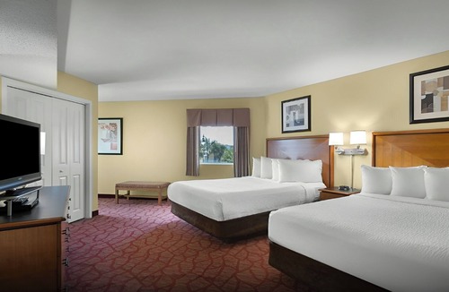 Myrtle Beach Hotel | Oceanfront Family Condo: Indoor Pools, Kitchen | Walk to Downtown Dining