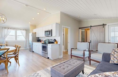 North Truro House | Oceanfront hotel suite at beachfront Sandbars Inn with balcony AC & firepit