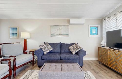 North Truro House | Oceanfront hotel suite at beachfront Sandbars Inn with balcony AC & firepit