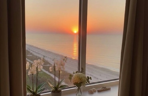 Myrtle Beach Condo | Oceanfront | Walk to Boardwalk | Indoor/Outdoor Pool | Lazy River | Hot Tub | Walk to Convention Ctr