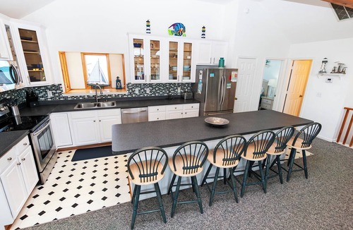 Ocean Hill House | Oceanside, Pool, Hot Tub, Community Amenities, VOH20, Laughing Duck
