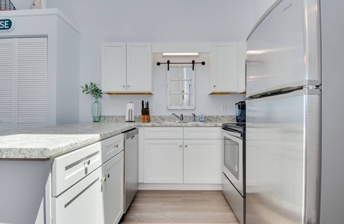 Emerald Isle Condo | Oceanside Studio Condo w/Pools, Tennis & Easy Beach Access | Pebble Beach