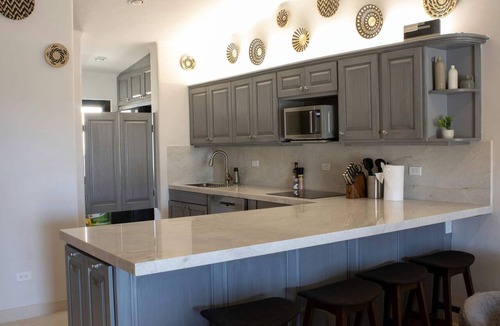 Centro Condo | Oceanview Balcony, Pools & Gym Near Marina