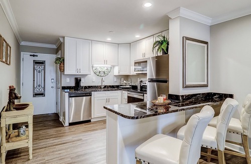 Palmetto Dunes Condo | Oceanview condo at Port Royal with pools, tennis, & beach access
