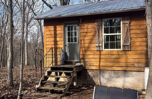 Lakewood  Shelby County Cabin | Off grid cabin adjacent to Corp of Engineers ground. Perfect Deer Camp