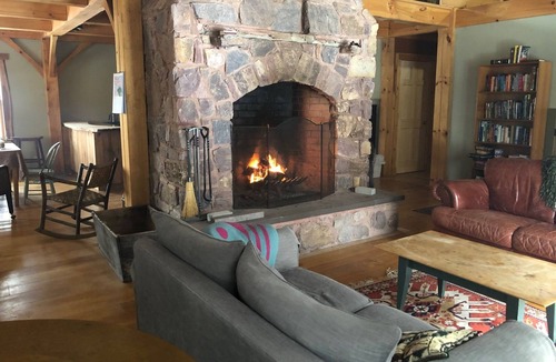 Lincoln House | Off-grid Cabin with modern amenities next to National Forest and Trails