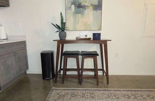 Old City Condo | Old City 7 Min to Neyland Sleeps 6 Free Parking