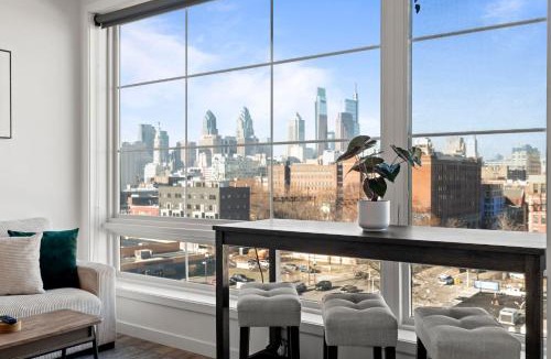 Poplar Apartment | Old City Philadelphia Apt 1BR King-Gym Parking