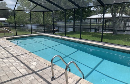Homosassa House | OLD HOMOSASSA HOME WITH PRIVATE BOAT DOCK & POOL!