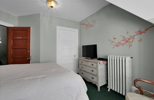 Olean Bed & Breakfast | Old Library Inn - Mark Twain Room