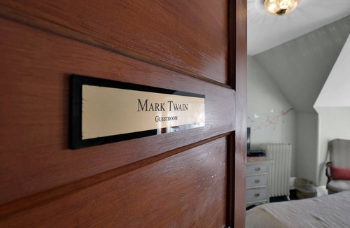 Olean Bed & Breakfast | Old Library Inn - Mark Twain Room