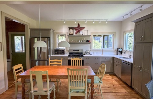 Ocracoke House | Olivella: Pet friendly, artistic, eclectic artwork, decks, porches.