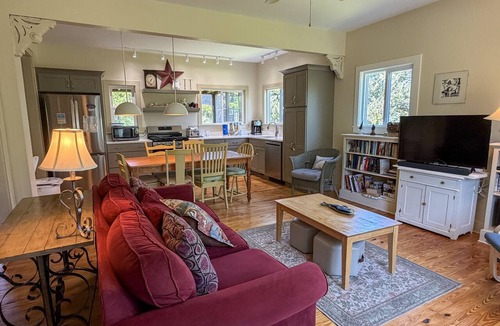 Ocracoke House | Olivella: Pet friendly, artistic, eclectic artwork, decks, porches.