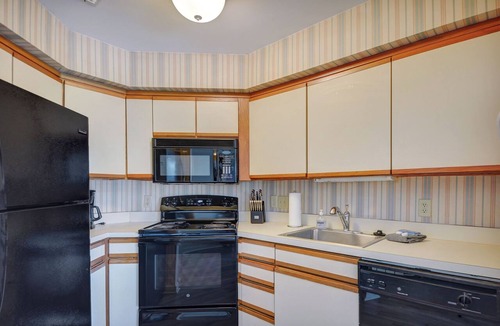 St. Simons Island Condo | On the Sea Palms Golf Course. 18th Hole, Fairway and Lagoon frontage