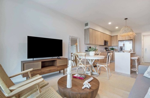 Northeast Miami Condo | One Bedroom Condo King Bed With City Views