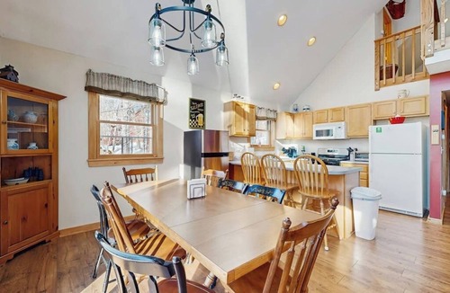 Eidelweiss Village House | Open concept home close to the beach with gas fireplace and deck