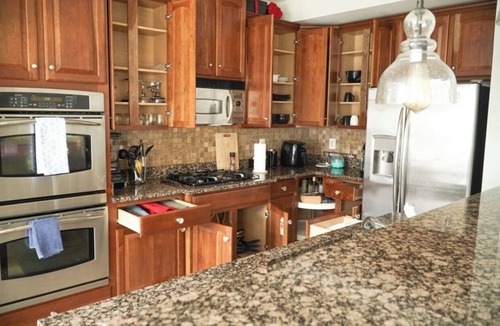 Urbana Condo | Open Floor Plan, Spa Tub, Chef’s Kitchen, King Bed,