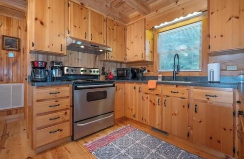 Mill Spring Cabin | Orchard View Log Cabin near Tryon IEC & Lake Lure!