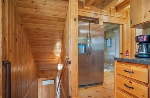Mill Spring Cabin | Orchard View Log Cabin near Tryon IEC & Lake Lure!