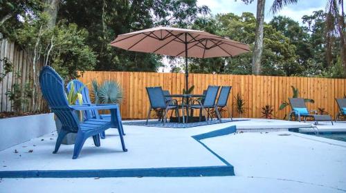 Lake Underhill House | Orlando Villa: Pool Garage & Garden View