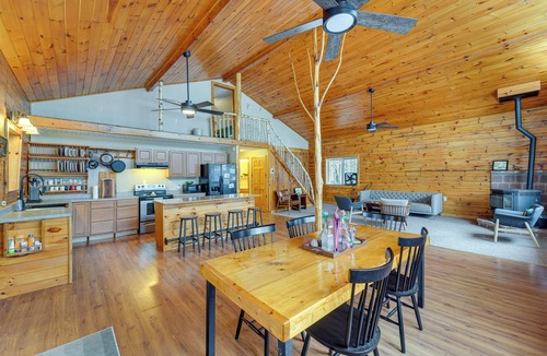 Oswegatchie Cabin | Oswegatchie River Cabin w/Kayaks + Fire Pit!