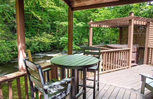 Topton House | Otter Creek Yurt - Creekside Glamping w/Private Hot Tub