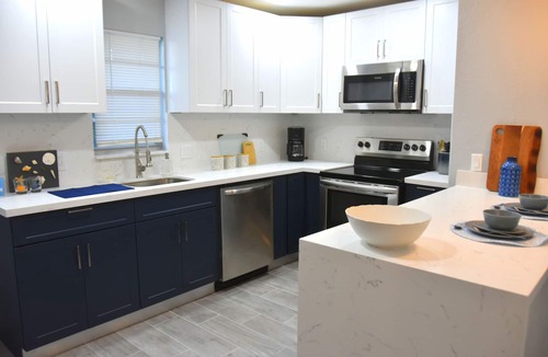 Mid Island House | Owners Featured on HGTV- Private Terrace - Private Beach Path - Mid Island Luxry