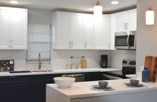 Mid Island House | Owners Featured on HGTV- Private Terrace - Private Beach Path - Mid Island Luxry
