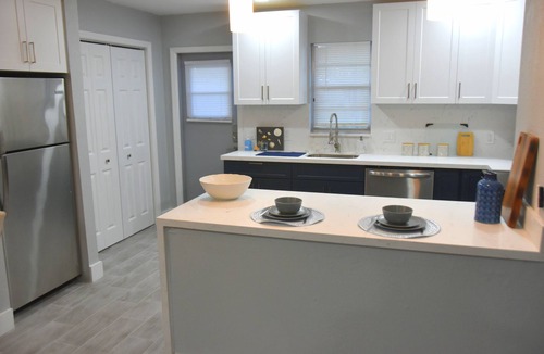 Mid Island House | Owners Featured on HGTV- Private Terrace - Private Beach Path - Mid Island Luxry