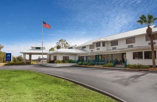 Crystal River Resort | PaddleTail Waterfront Lodge, Trademark Collection by Wyndham