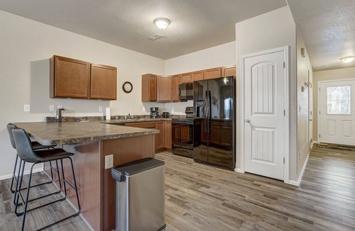 Southeast Colorado Springs House | Painted Sky Corporate Oasis-Mountain View-King Bed