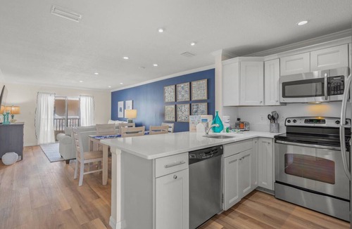 Siesta Key Condo | Palm Bay Club Bayside | Resort Pools, Hot Tub & Private Beach on Siesta Key