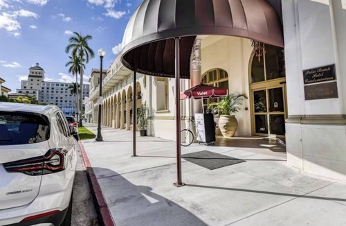 Palm Beach Apartment | Palm Beach 1BR | Near Beach and Pool