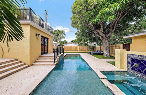 Flamingo Parks House | Palm Haven - Tropical Chic Home with Pool in Grandview Heights