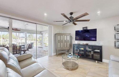 Yacht Club House | Palm Hideaway