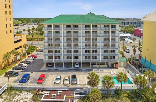 Panama City Beach Hotel | Palm & Tide | Full/Full | Family Fun | Pool Deck | 2 Units