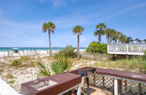 Panama City Beach Hotel | Palm & Tide | King Room | Sugar-White Sand | Pool Deck Access