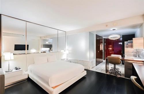 Las Vegas Apartment | Palms Place Hotel StripView with Open Balcony -33