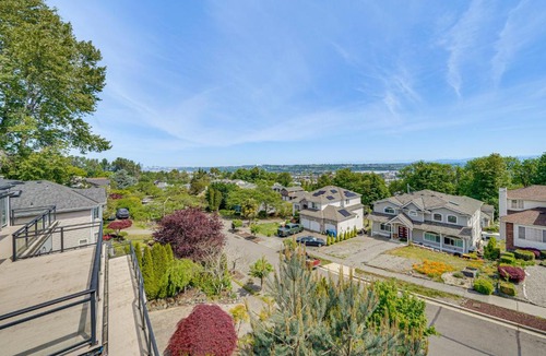 Highland Park House | Panoramic Views! Hilltop Haven in Seattle