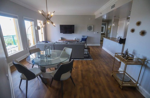 South Shore Condo | ★ Paradise. Modern. Lake View. Free 200 Dollar Gift Card