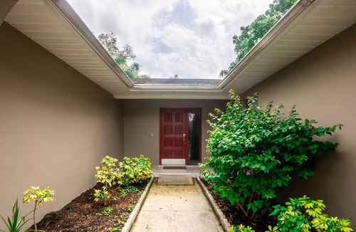 Bearss Plaza House | ☆Paradise Oasis☆ Heated Pool | Ace Location