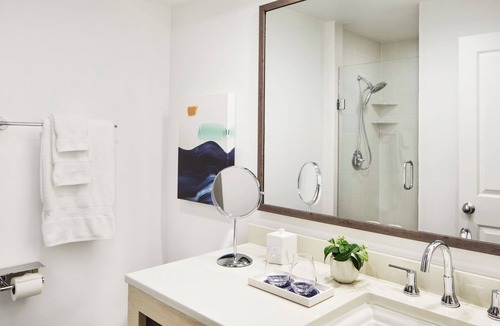Key West Hotel | Paradise Unit with Convenient Location, Shuttle Service, Onsite Parking, Pools!