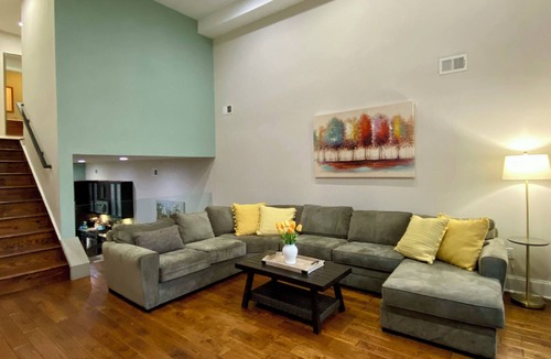 West Poplar House | Parking Roofdeck Hot Tub in Large Home near Convention Center