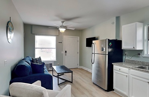 Holiday Beach Condo | PC Beach Retreat A | 0.5mi to Beach, Outdoor Showers, Shard Yard