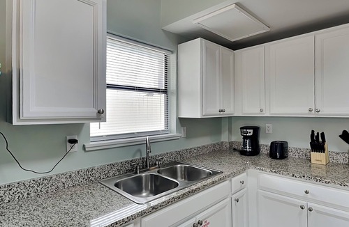 Holiday Beach Condo | PC Beach Retreat A | 0.5mi to Beach, Outdoor Showers, Shard Yard