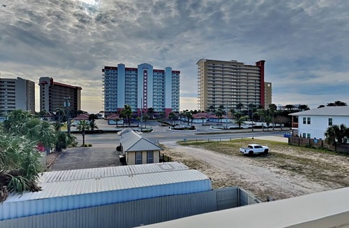 Holiday Beach House | PC Beach Retreat C | 0.5mi to Beach, Wraparound Deck, Gulf View