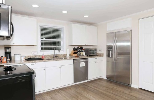 Burks Fork House | Peace and Pinecones Cottage by Buffalo Mtn Getaway