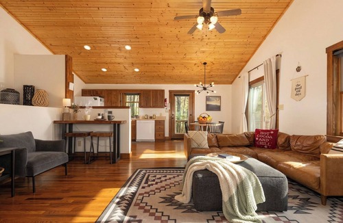 Deep Gap Cabin | Peace on Birch*Hot Tub*ScreenPrch*Propane FP*Pet Friendly